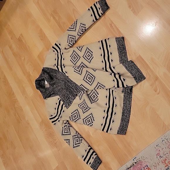Oversized Aztec Knit Sweater Cardigan Size Small - Picture 2 of 5